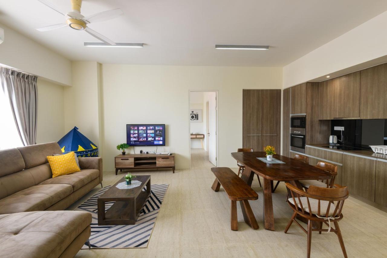 By The Sea Beach Front Apartment Batu Feringgi Luaran gambar