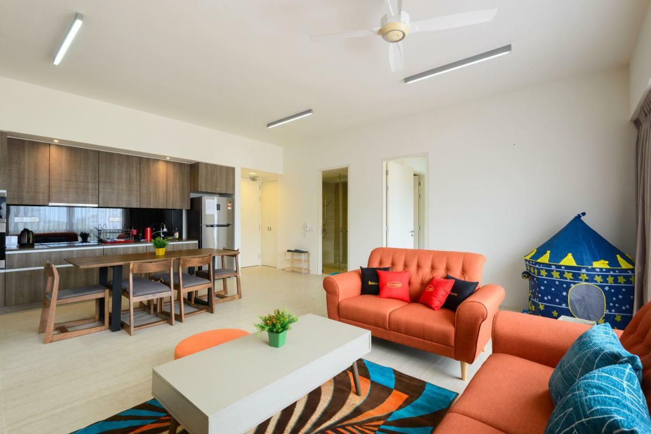 By The Sea Beach Front Apartment Batu Feringgi Luaran gambar